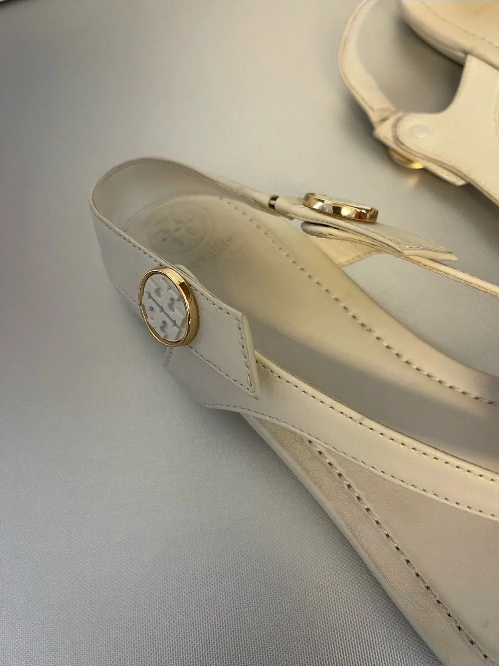 Tory Burch Women's Beige T-Strap Thong Sandals - Neutral Casual Style Sz 10.5M